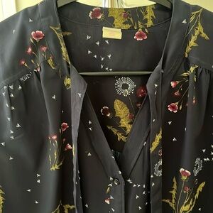 Wild Pearl floral dress size medium- navy with front ties and oversized fit